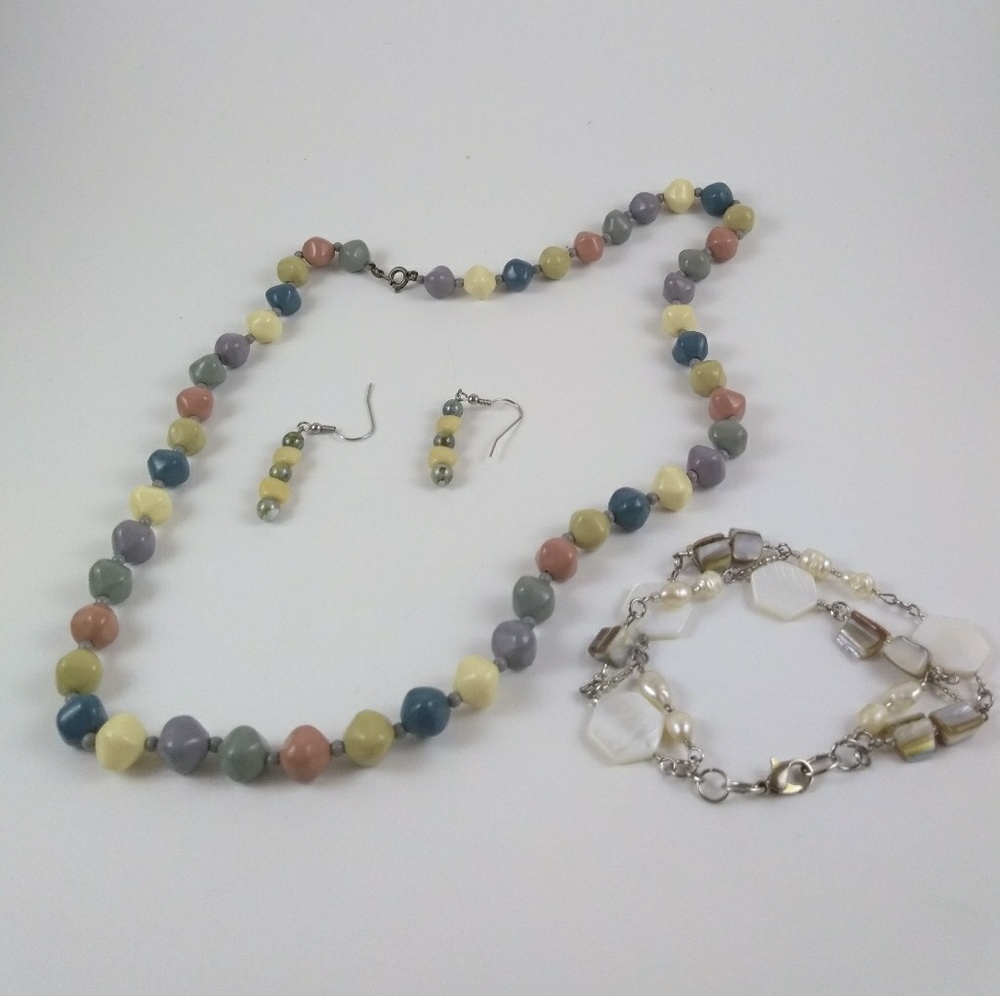 Jewelery bundle necklace earrings bracelet